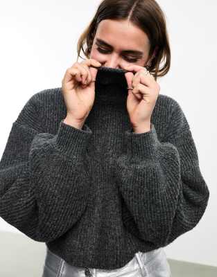 Monki - Kurzer, hochgeschlossener Pullover in meliertem Dunkelgrau