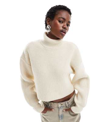 Monki - Kurzer, hochgeschlossener Pullover in meliertem Hellbeige-Neutral