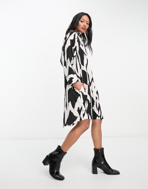 Monki – Kurzes Hemdblusenkleid in Schwarz und Cremeweiß gemustert, 2 von 4