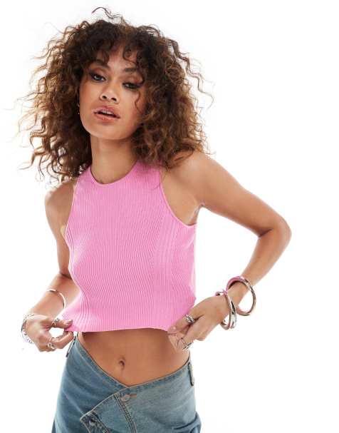 Monki – Kurzes Strick-Trägertop in Rosa mit Rippenstruktur-Mix - view 1