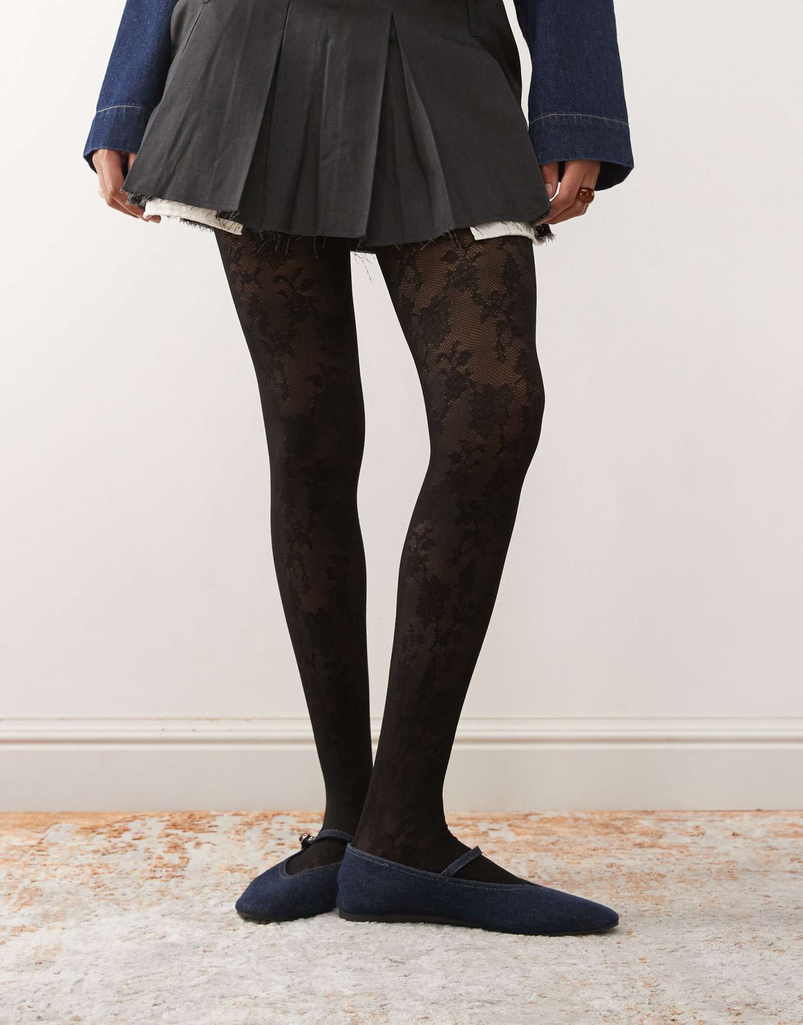 Кружевные колготки Monki черного цвета