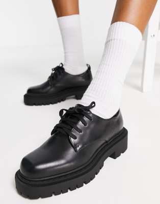 lace-up shoes with cleated sole-Black