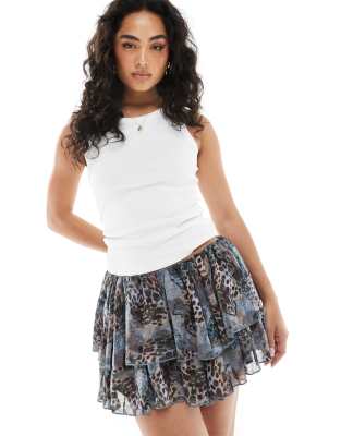 Monki - Lagdelt mininederdel med brunt paisley-print - view 1