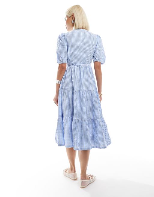 Monki - Lagdelt slå om-midikjole i bæk-og-bølge-stof med blåt/hvidt gingham-tern, 2 af 4