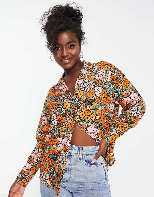 Monki – Langärmlige Bluse mit Blumenmuster in Regenbogenfarben