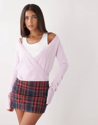 Monki - Langärmlige Wickel-Strickjacke in Hellrosa