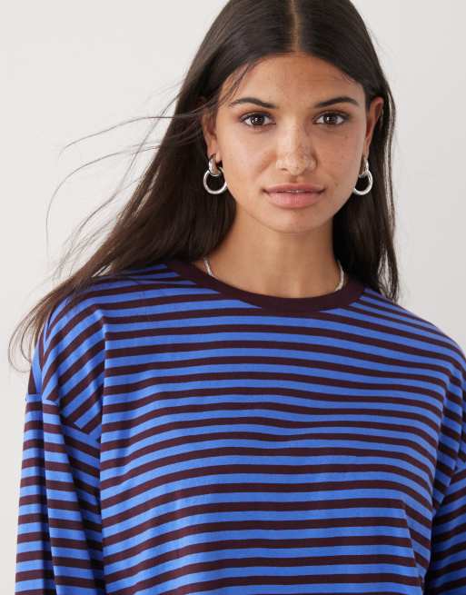 Monki – Langärmliges, gestreiftes Oversize-T-Shirt in Blau und Burgunderrot mit Seitenschlitzen, 3 von 4