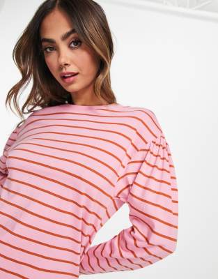 Monki - Langärmliges, gestreiftes Shirt in Rosa und Rot