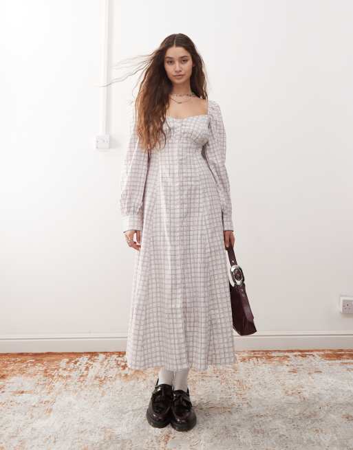 Monki – Langärmliges, langes Kleid in kariertem Rosa mit eckigem Ausschnitt