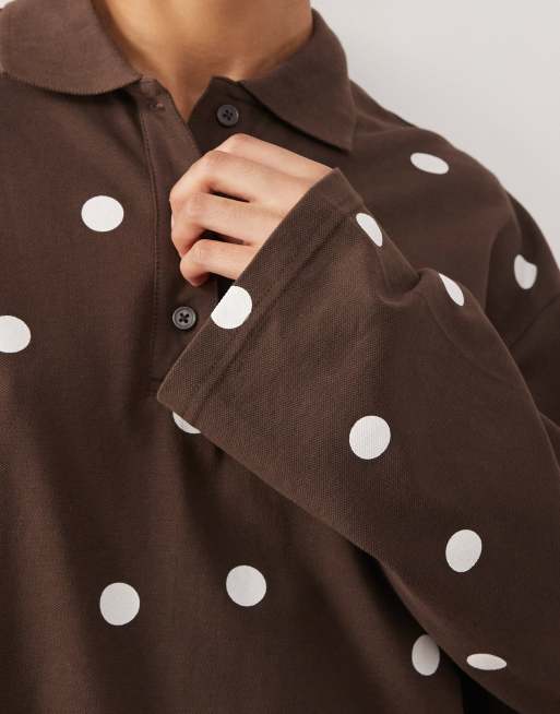 Monki – Langärmliges Rugby-Polohemd in Schokobraun mit weißen Polka Dots und Oversize-Schnitt, 4 von 4