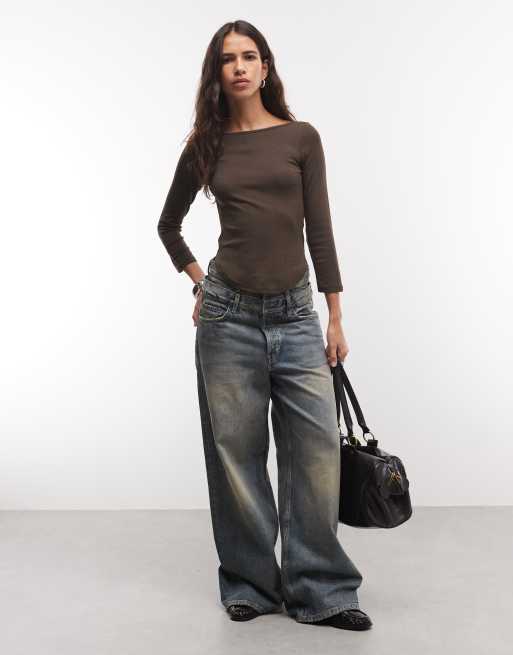 Monki Langarmshirt mit U-Boot-Ausschnitt in Dunkelbraun, 2 von 4