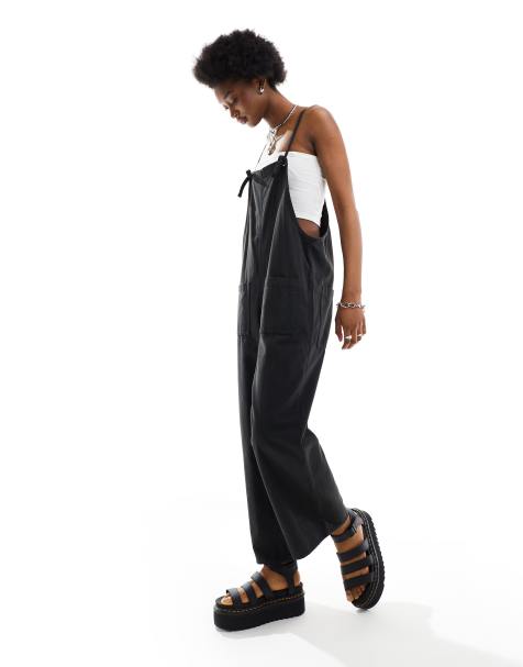 Monki – Latzhose aus leichtem Denim im Schwarz - view 1