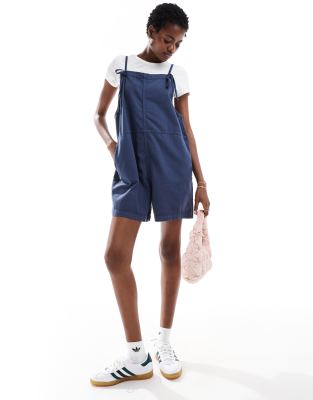 Monki - Leichter Denim-Playsuit in Marineblau