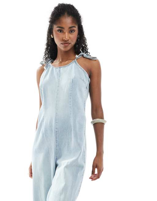 Monki – Leichter Jumpsuit aus Denim in blauer Waschung mit Neckholder , 2 von 4