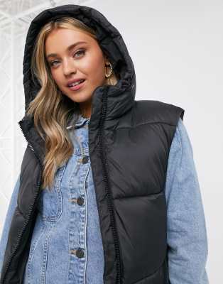 Monki – Lizz – Lange, ärmellose Steppjacke aus recycelten Materialien in  Schwarz | ASOS