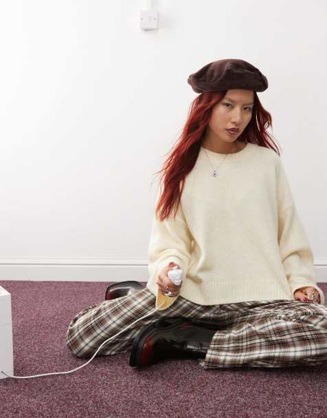 Monki – Locker geschnittener Strickpullover in Cremeweiß mit Rundhalsausschnitt - view 1
