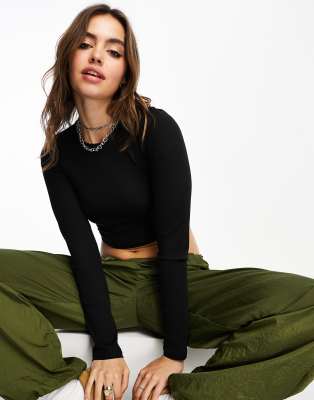 long sleeve ribbed top in black