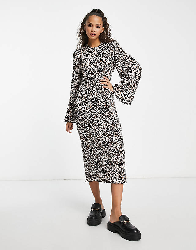 Monki - long sleeve smock midi dress in leopard print