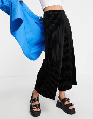 Silence + Noise Soft Pleated Culotte Pant in Black