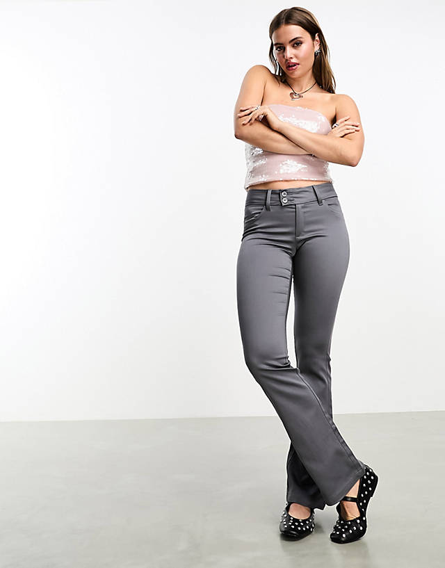Monki - low rise skinny flare trousers in grey