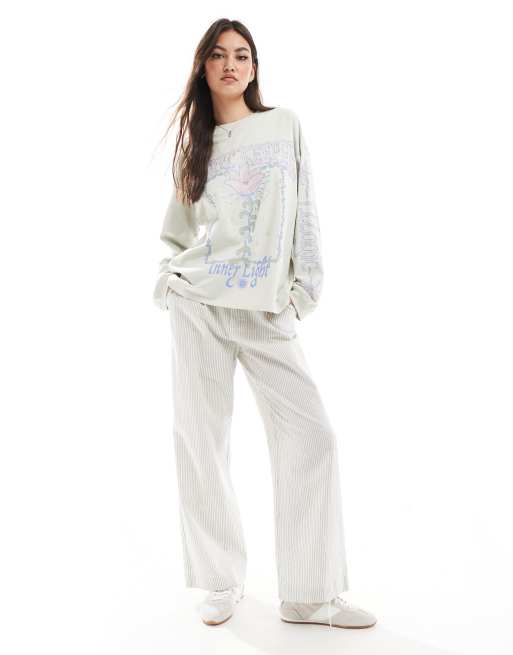 Monki - Lysegrøn oversized T-shirt med lange ærmer og 'Spirit Keeper'-print, 2 af 4