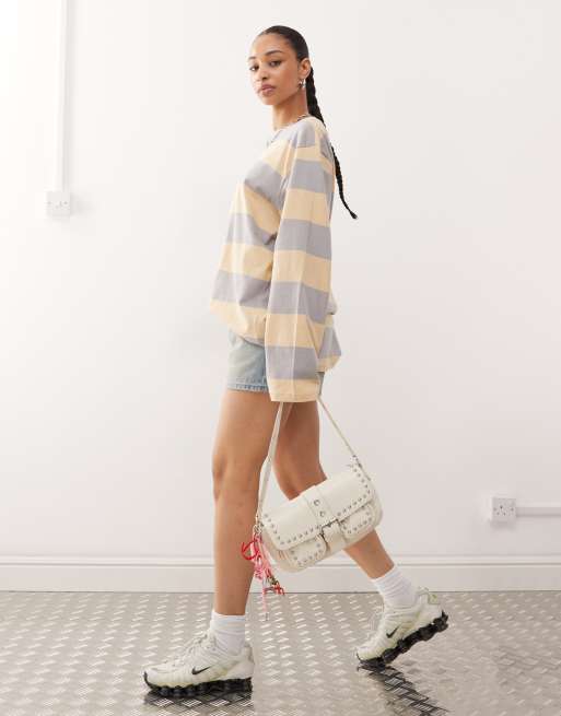 Monki - Maglietta a maniche lunghe super oversize a righe beige e grigie, 2 di 4