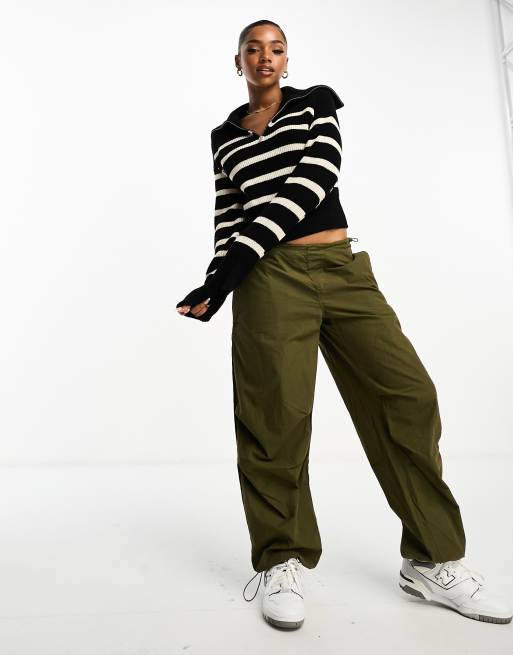 Monki - Maglione accollato con zip a righe bianche e nere