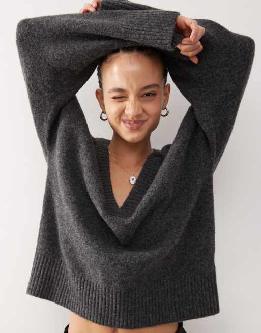 Monki - Maglione oversize extra largo grigio con scollo a V , 2 di 4