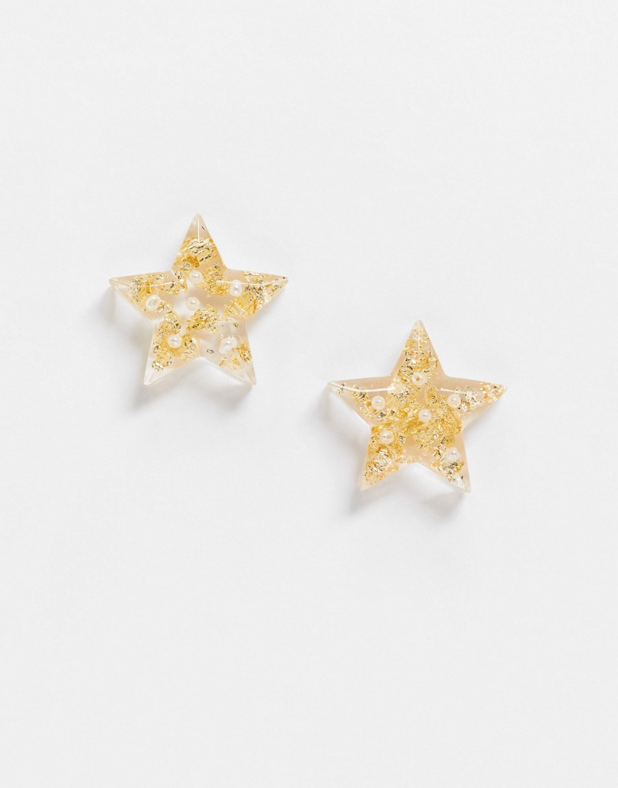 Monki – Manda – Guldiga örhängen med glitterstjärnor