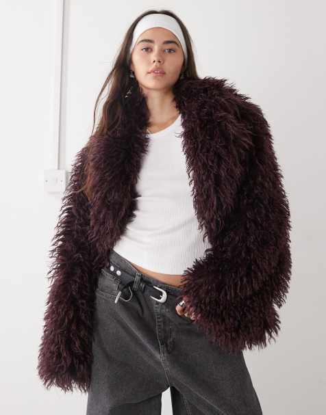 Monki - Manteau court oversize en fausse fourrure effet pelucheux avec col - Bordeaux - view 1