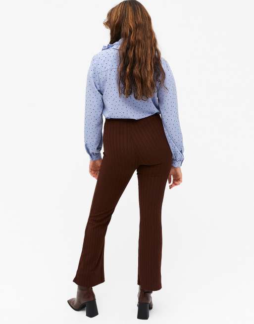 Monki – Marian – Bluse mit Rüschenkragen und Punktemuster in Blau, 2 von 4
