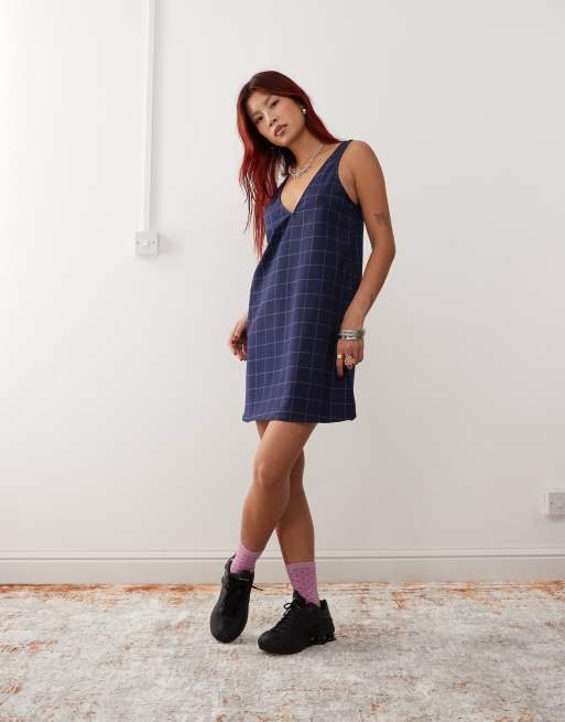 Monki - Marineblå ternet pinafore-minikjole