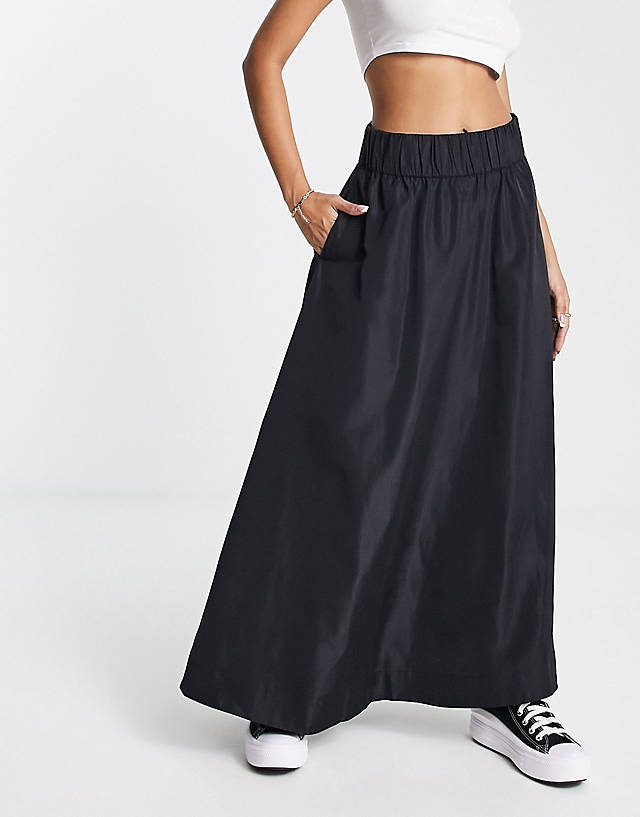 Monki - maxi skirt in black taffeta