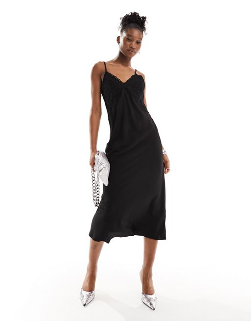 Monki – Maxi-Trägerkleid in Schwarz mit Riemchendesign und Spitzendetail