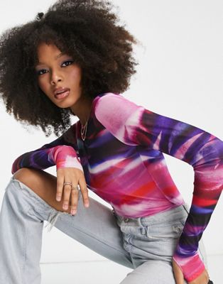 Monki mesh top with thumbholes in abstract print