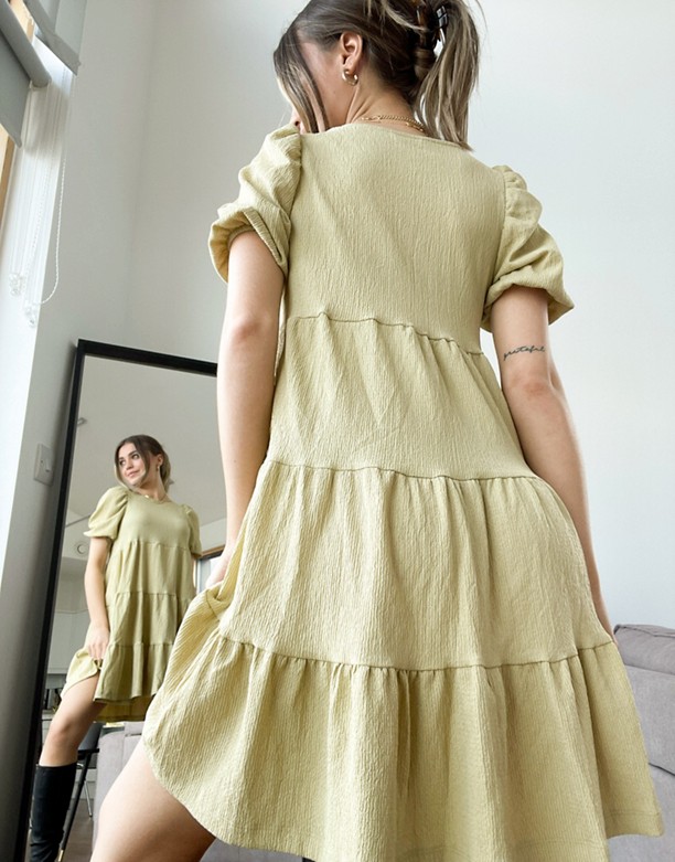  Ceny Monki – Mi – Luźna warstwowa sukienka mini w kolorze khaki Khaki