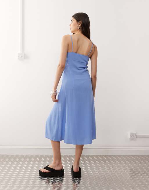 Monki - Midi jurk met gerimpelde voorkant en zijsplit in blauw, exclusief bij ASOS, 3 van 4