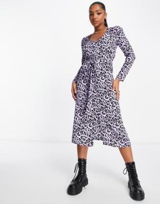 Monki - Midikleid mit lila Animalprint