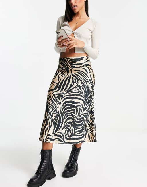 Monki – Midirock mit Zebramuster in Schwarz und Beige