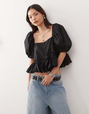 Monki - Milchmädchen-Bluse in Schwarz mit Puffärmeln und Schößchen