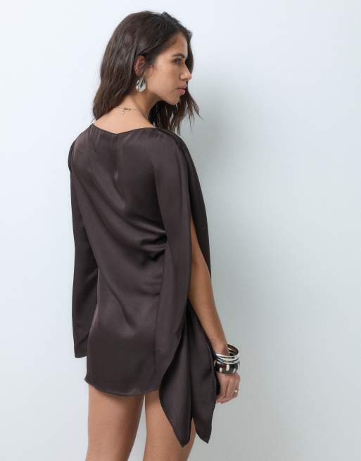 Monki Mini-Kleid aus Satin mit Drapierung und Cape in Schokobraun, 4 von 5