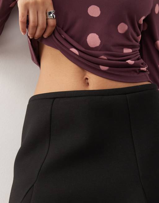 Monki – Minirock in Schwarz mit strukturiertem Saum, 3 von 5