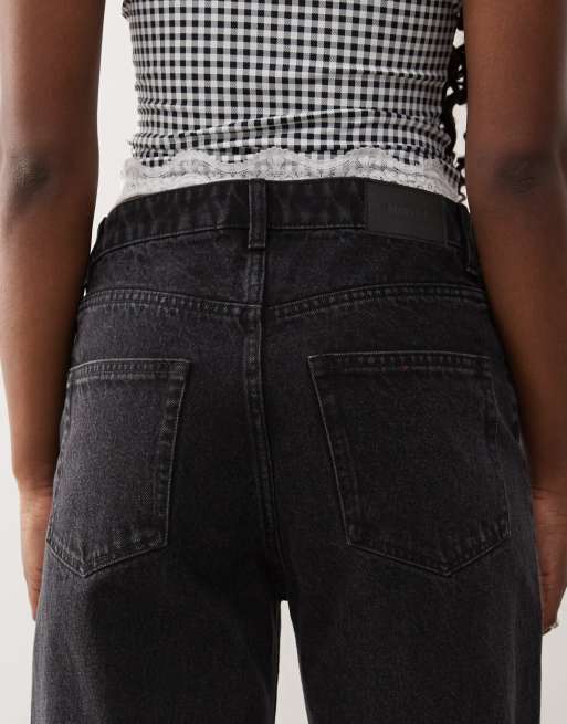 Monki - Missy - Losvallende jeans met lage taille en uitsnijding met kant in zwart , 4 van 5