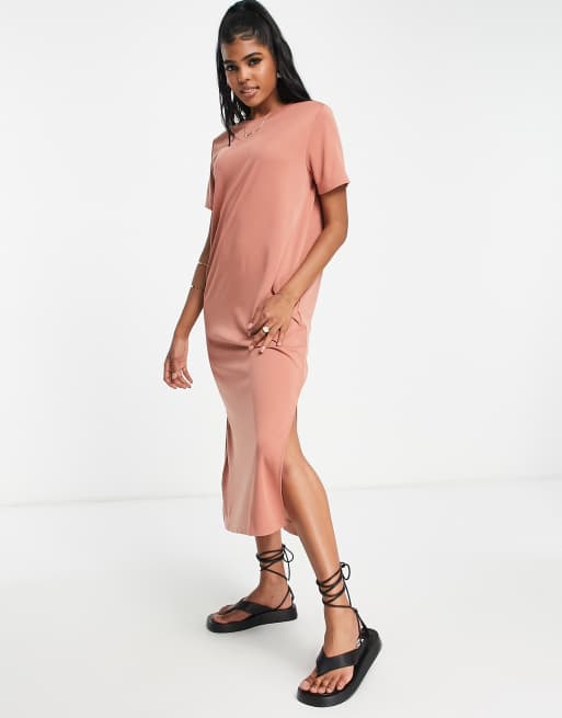 Monki – Mittellanges T-Shirt-Kleid in Braun