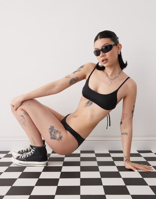 Monki – Mix and Match – Bikinioberteil in Schwarz mit U-Ausschnitt und Rückenschnürung, 2 von 4