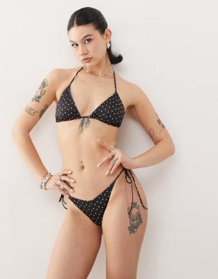 Monki - Mix and Match - Bikinislip in Schwarz mit seitlicher Schnürung und weißem Punktemuster