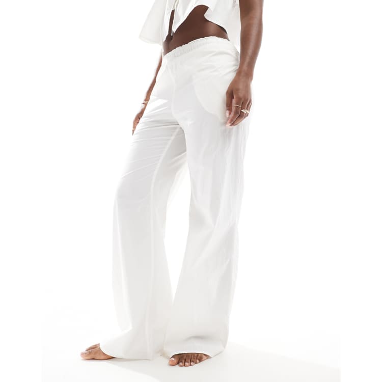 208082761-1-white?$n_750w$&wid