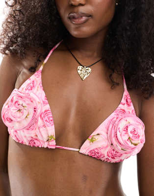 Monki - Mix and Match - Triangel-Bikinioberteil mit rosa Rosenmuster und platzierten Rosendetails, Kombiteil