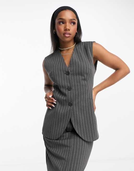 Monki – Mix & Match – Weste in Grau mit Nadelstreifen