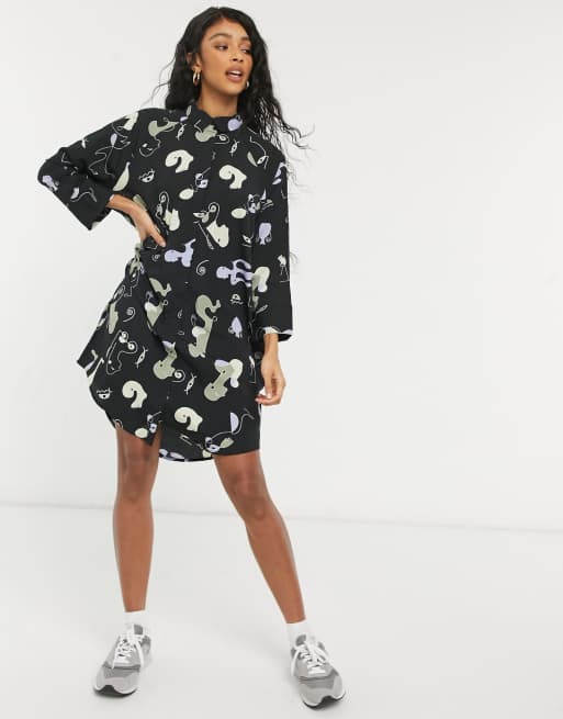 Monki – Moa – Czarna sukienka koszulowa mini w abstrakcyjny wzór – BLACK